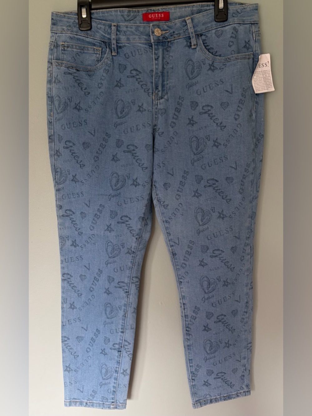 NWT GUESS Women’s Light Wash Blue Logo & Graphic Art Print Cropped Jeans Size 32